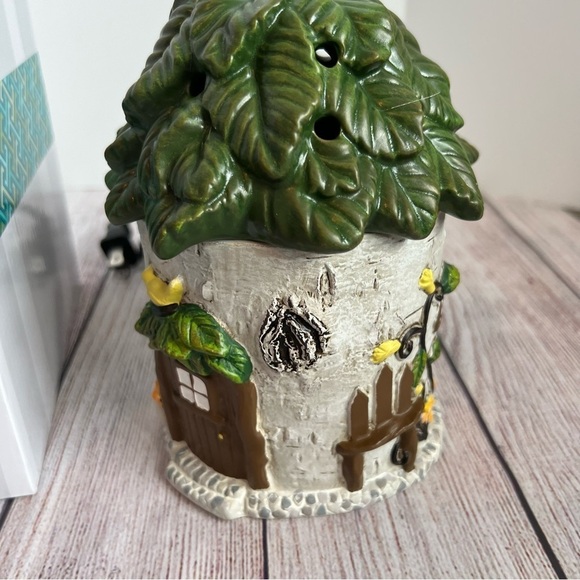 Scentsy Fairytale Cottage Warmer - Picture 3 of 7